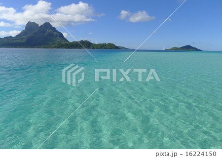 グラデーションの海と神聖な山 16224150