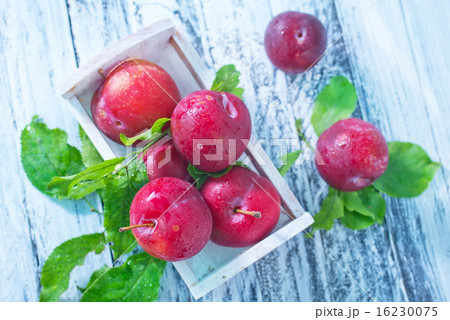 plums plums 16230075