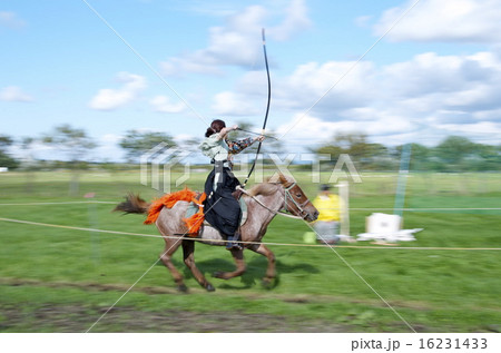 和装による馬上からの弓術、流鏑馬 和装による馬上からの弓術、流鏑馬 16231433