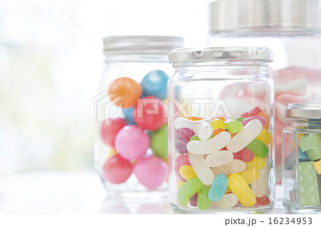 瓶に入ったお菓子の写真素材