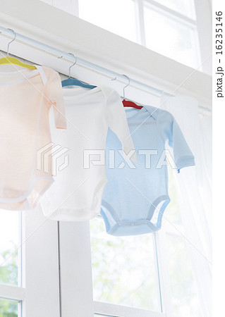 ベビー服の洗濯物 ベビー服の洗濯物 16235146