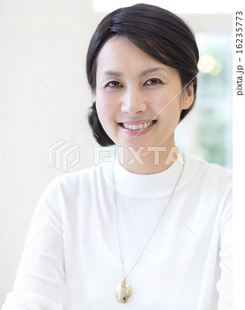 40代の日本人女性の写真素材