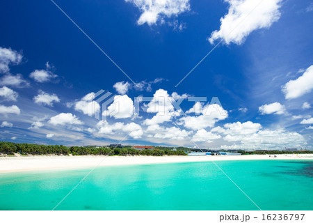 沖縄のビーチ・西原きらきらビーチ 16236797