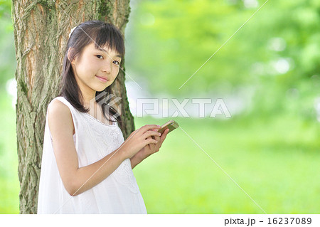 女性ポートレートの写真素材 [16237089] - PIXTA