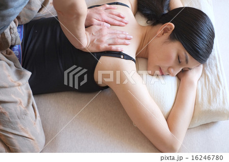 女性　マッサージ 16246780