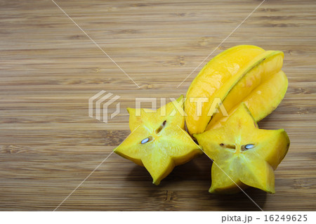 Carambola fruit or Star fruit (Averrhoa carambola) 16249625