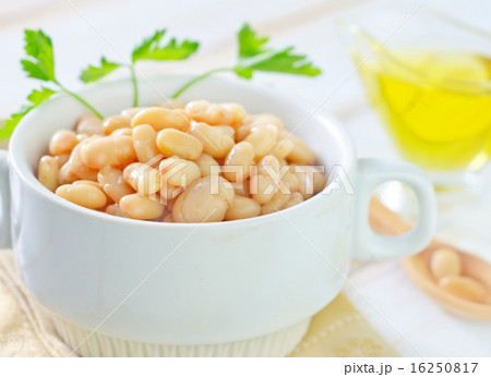 white beans in bowl white beans in bowl 16250817