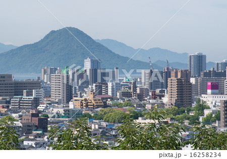 比治山から眺めた広島市南区の街並みの景色の写真素材