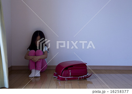 悩む女の子 16258377