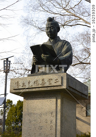 二宮尊徳先生像（京都府立図書館前／京都市左京区岡崎）の写真素材 [16259309] - PIXTA