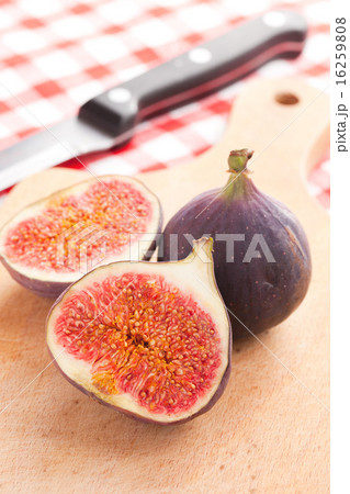 fig fruit 16259808