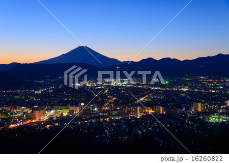 富士山と秦野の夜景 16260822