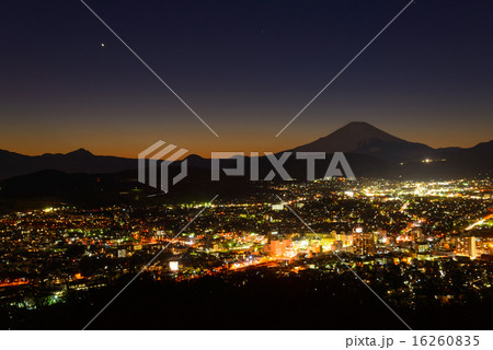 富士山と秦野の夜景 16260835