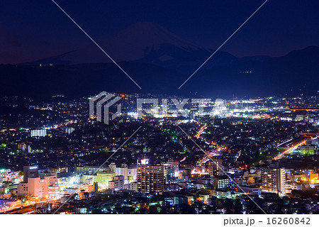 富士山と秦野の夜景 16260842