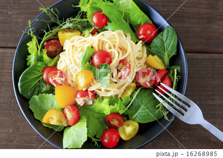 ツナとトマトの冷製スパゲッティ 16268985