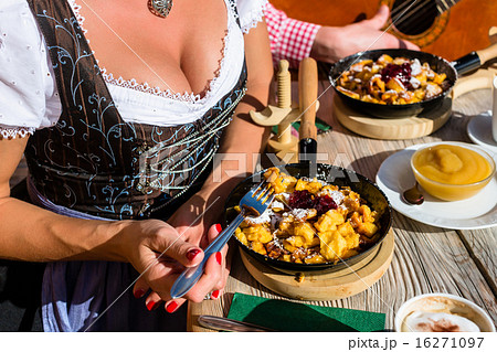Couple on mountain hut eating Kaiserschmarrn 16271097