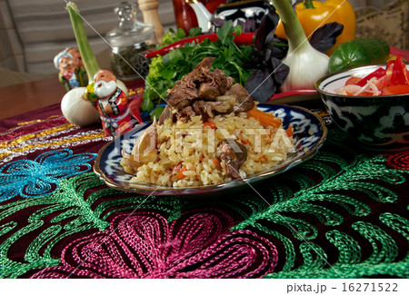 Uzbek  pilaf . 16271522
