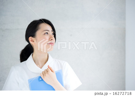 女性看護師 16272718