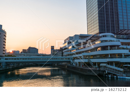 横浜の夕暮れ 16273212