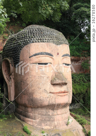 large buddha statue in Leshan, Sichuan, China 16278580