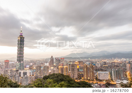 Cityscape of Taipei with Taipei 101 16278700