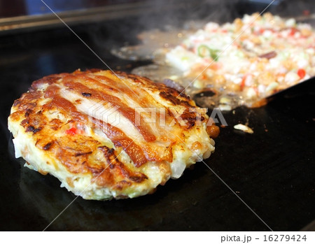 豚玉お好み焼きともんじゃの写真素材 16279424 Pixta