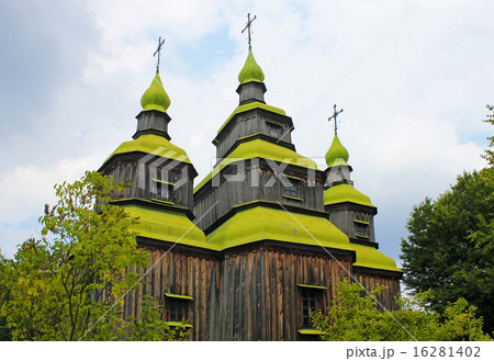 Wooden church in Pirogovo,Ukraine Wooden church in Pirogovo,Ukraine 16281402