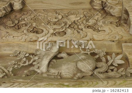 信州安曇野　有明山神社山門「裕明門」の十二支の彫刻　「午（馬）」 16282413