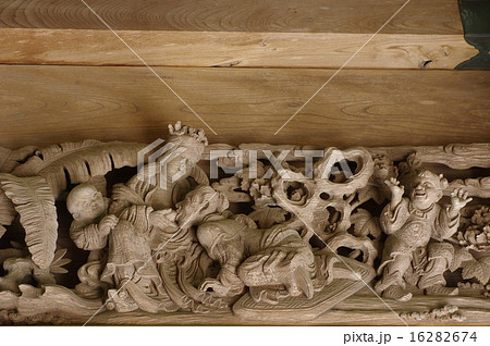 信州安曇野　有明山神社の山門「裕明門」の彫刻群（立川流　清水虎吉彫） 16282674