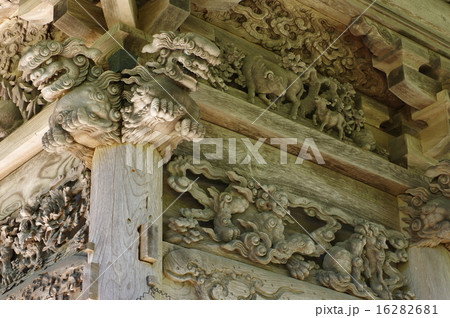 信州安曇野　有明山神社の山門「裕明門」の彫刻群（立川流　清水虎吉彫） 16282681