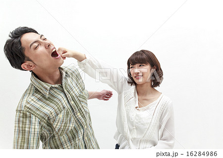 殴る女性 16284986