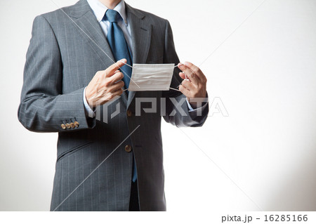 マスクをするビジネスマン 16285166