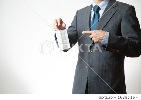 マスクをするビジネスマン マスクをするビジネスマン 16285167