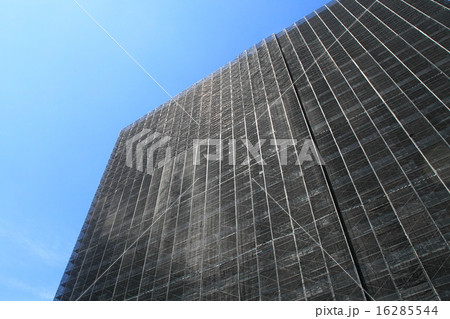 ビルの改築現場(マンションの外壁工事)の画像 ビルの改築現場(マンションの外壁工事)の画像 16285544