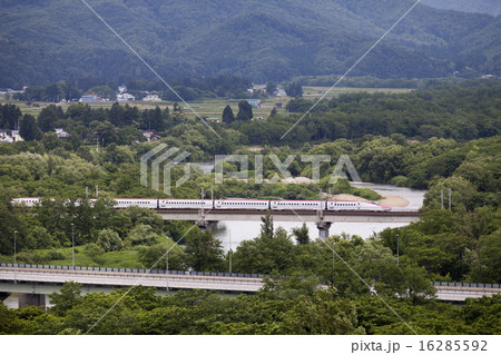 秋田県大仙市　玉川を渡る秋田新幹線E6系 16285592
