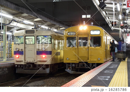 山陽本線115系・可部線105系（広島駅） 16285786