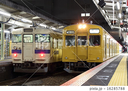 山陽本線115系・可部線105系（広島駅） 16285788