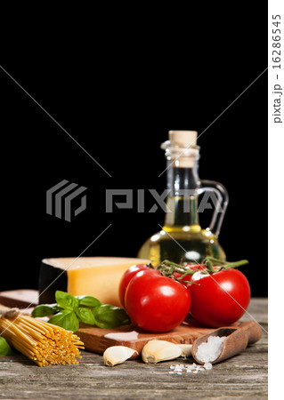 Spaghetti ingredients Spaghetti ingredients 16286545