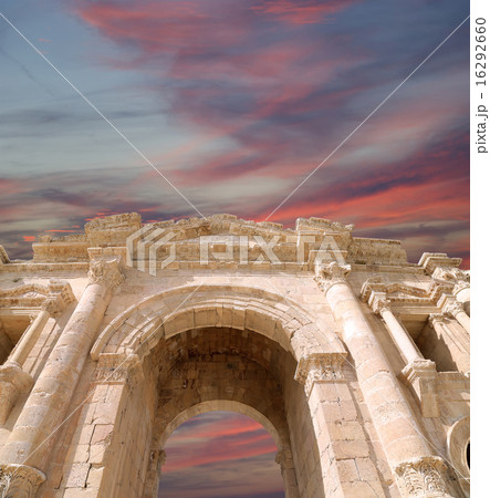 Arch of Hadrian in Gerasa (Jerash), Jordan Arch of Hadrian in Gerasa (Jerash), Jordan 16292660