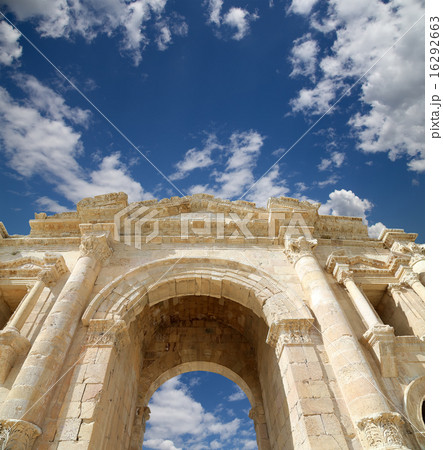 Arch of Hadrian in Gerasa (Jerash), Jordan Arch of Hadrian in Gerasa (Jerash), Jordan 16292663