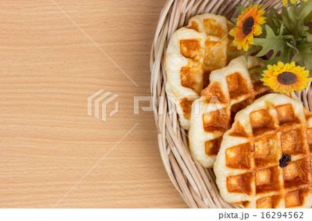 raisin waffle in basket on wood 16294562