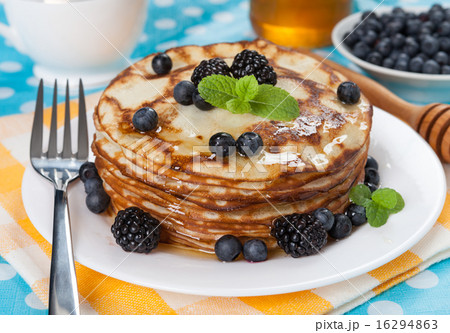 Delicious pancakes with blackberries and mint Delicious pancakes with blackberries and mint 16294863