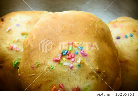 Close up image of freshly fancy bread 16295351