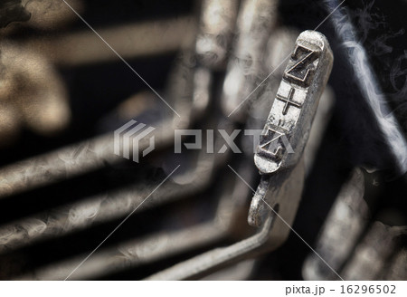 Z hammer - old manual typewriter - mystery smoke 16296502