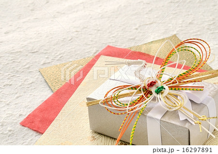 鶴の水引とギフトボックス 鶴の水引とギフトボックス 16297891