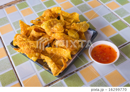 Fried dumplings with red chili sauce 16299770