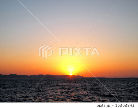 江ノ島からの日の出 16303843