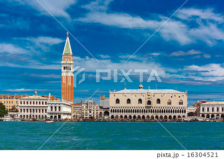 View from the sea to Venice in summer day, Italia View from the sea to Venice in summer day, Italia 16304521
