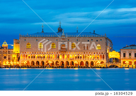Doges Palace and Ponte dei Sospiri, night, Venice Doges Palace and Ponte dei Sospiri, night, Venice 16304529