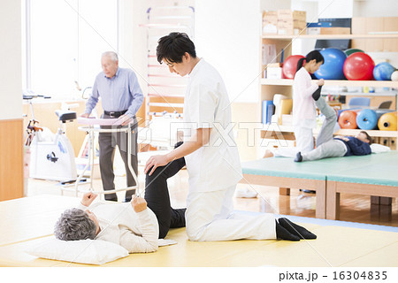 リハビリ リハビリ 16304835